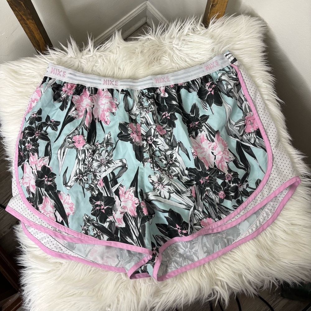 Nike Women's Floral Print Athletic Shorts Sz XL